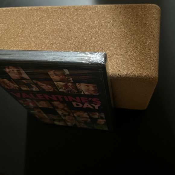 6 for $10 / All DVDs / DVD - Valentine’s Day - Picture 4 of 4